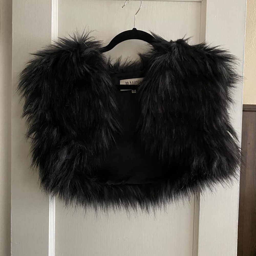 Fur cropped vest